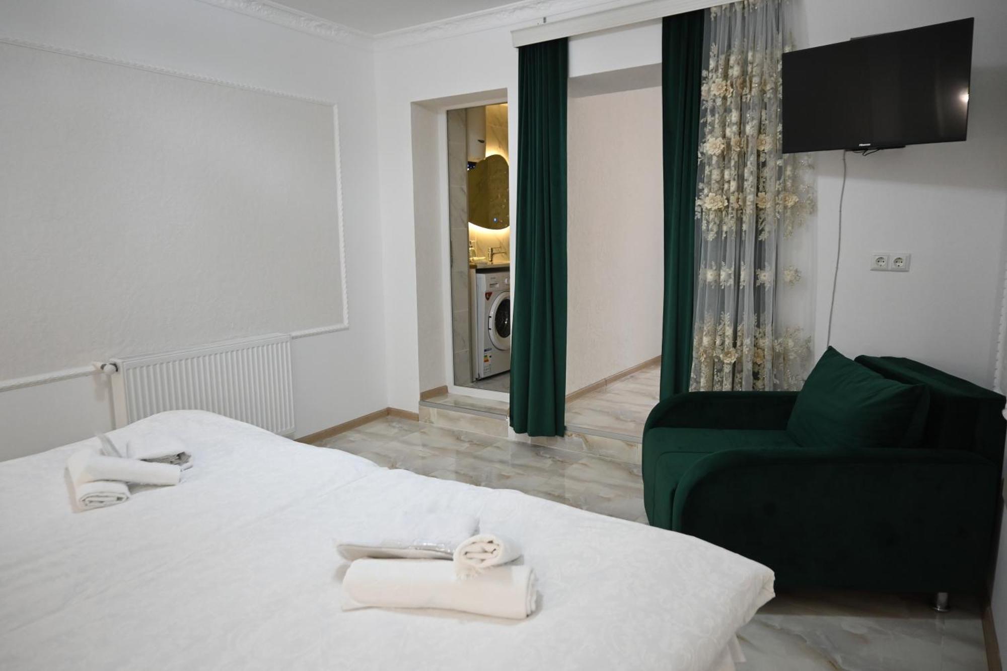 Jerusalem Hotel Кутаиси Екстериор снимка