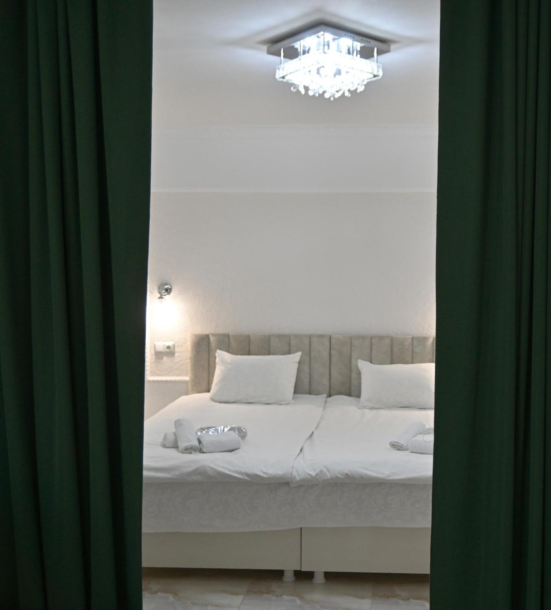 Jerusalem Hotel Кутаиси Екстериор снимка