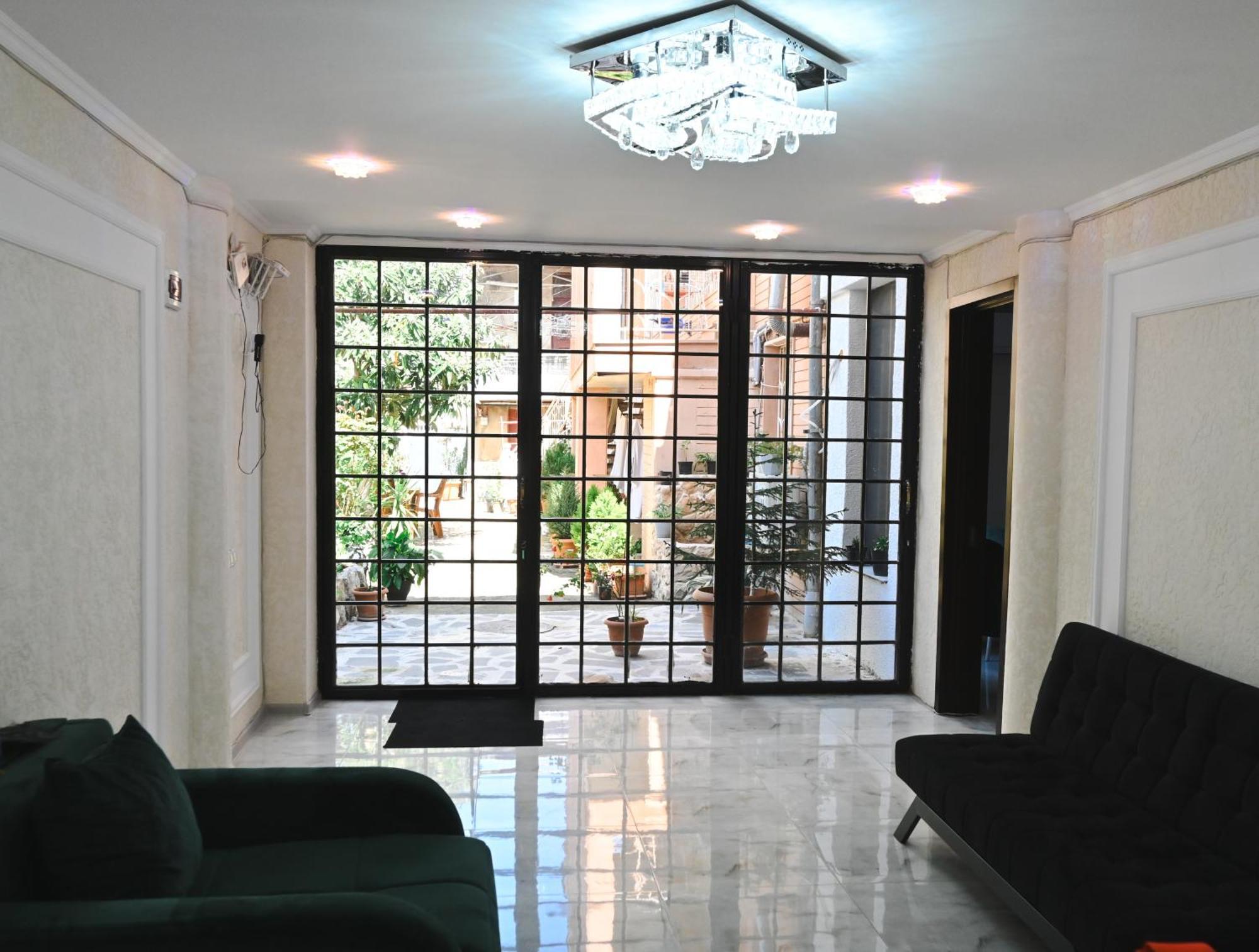 Jerusalem Hotel Кутаиси Екстериор снимка