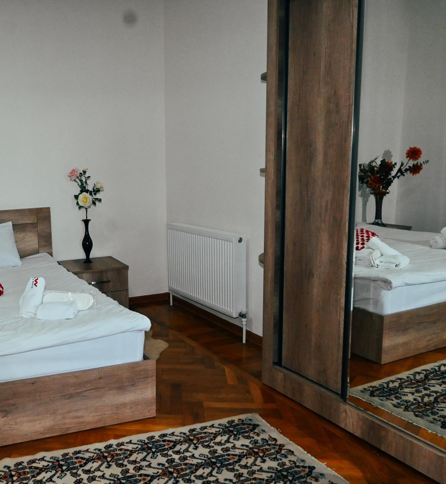 Jerusalem Hotel Кутаиси Екстериор снимка